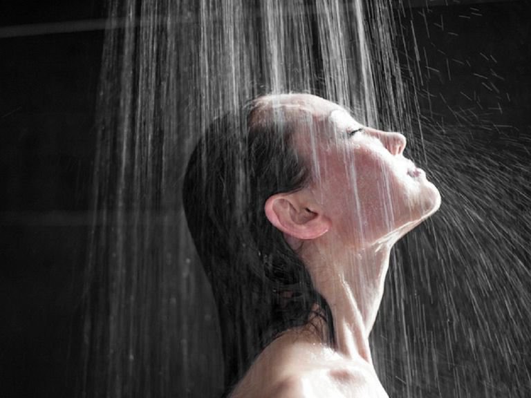 Những thói quen xấu khi tắm đa số chị em đều mắc phải khiến làn da ngày càng thâm sần, nổi mụn - Ảnh 3